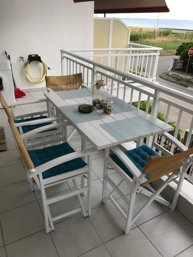 Grey Theros Apartments Paralia Dionysiou Exteriör bild